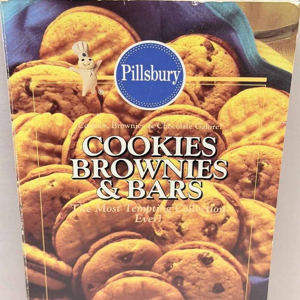 Cookbook Cookies Pillsbury Brownies Choc Chip Baking Bake Book VTG Retro Decor